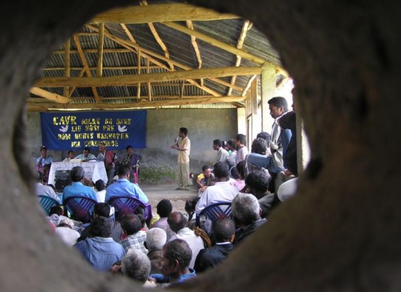 Imagen de un evento de reconciliación comunitaria en Timor-Leste.