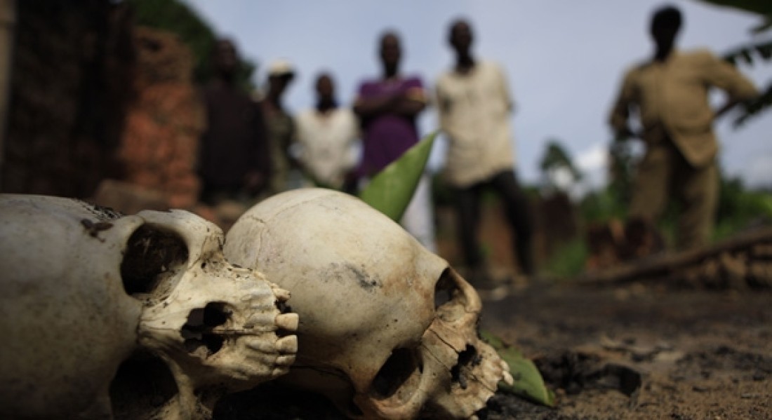 Imagen de cráneos de hermanos jóvenes que presuntamente fueron asesinados en 2011 por soldados de las Fuerzas Republicanas aliados con el presidente Alassane Ouattara